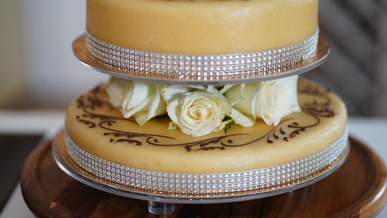 4 tier wedding cake close up