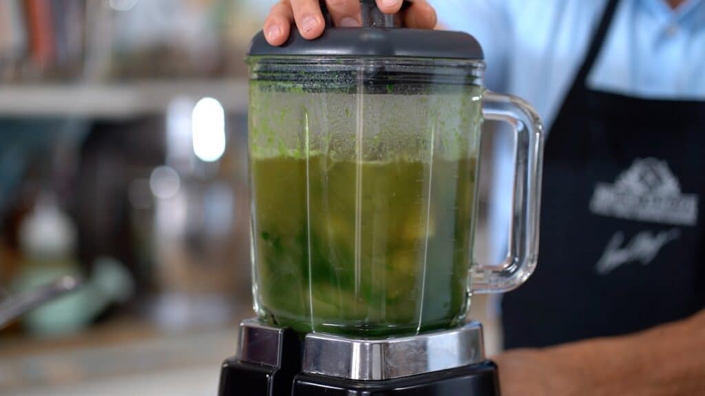 blending parsley soup