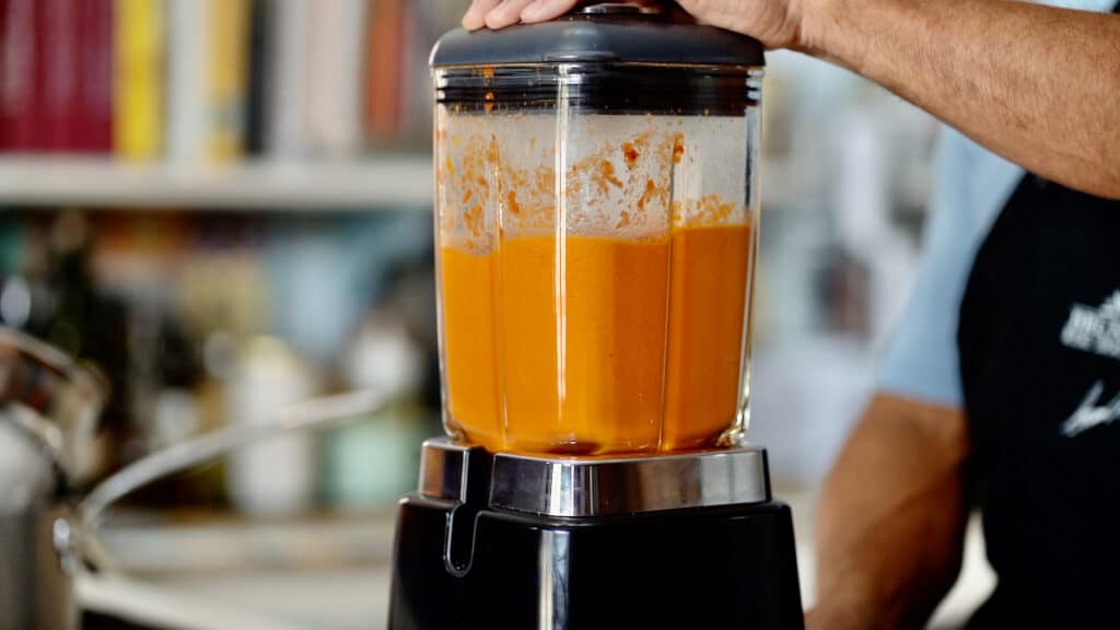 blending tomato sauce