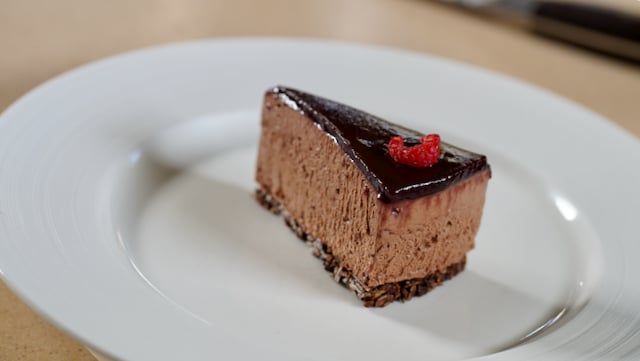 chocolate raspberry cheesecake slice