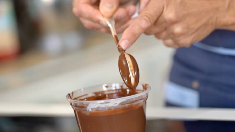 chocolate sauce