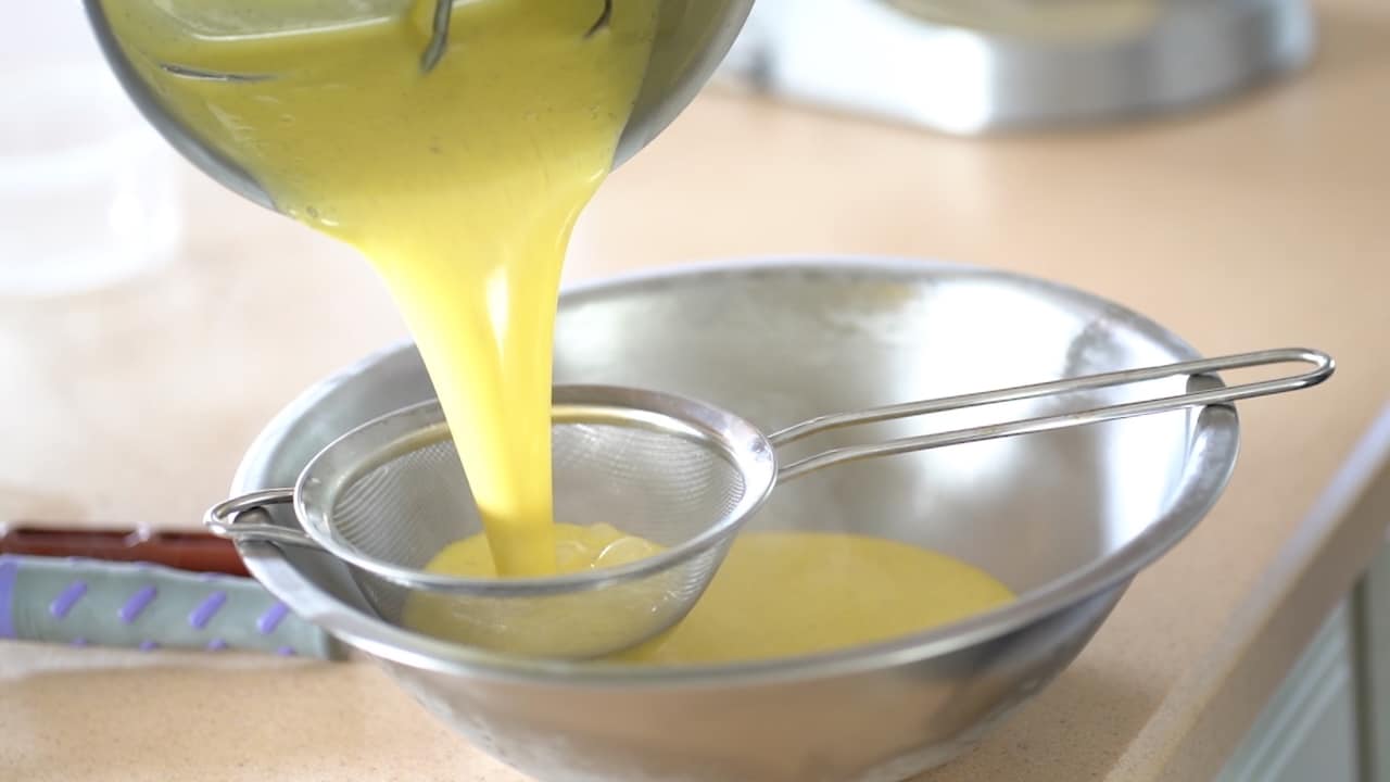 sieving crème anglaise