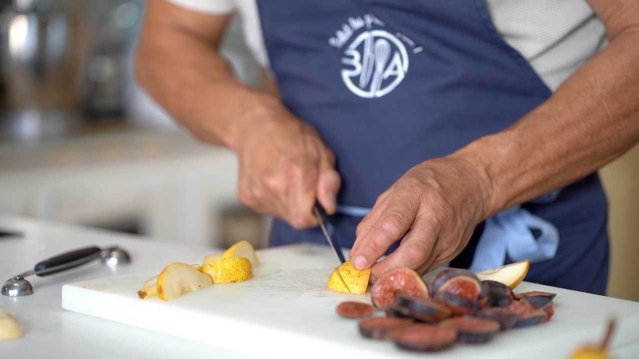 cutting pear into wedges