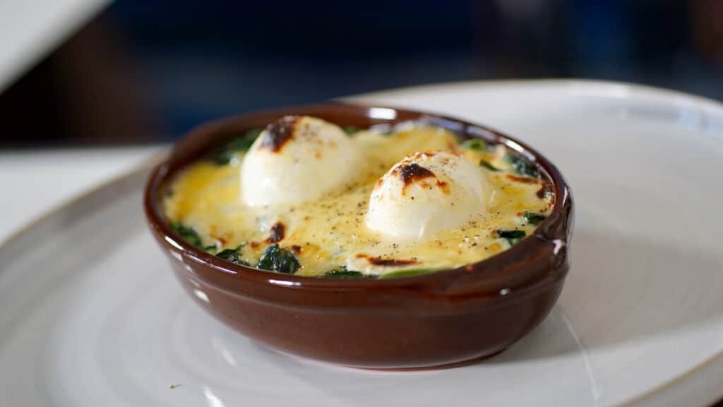 eggs florentine dish