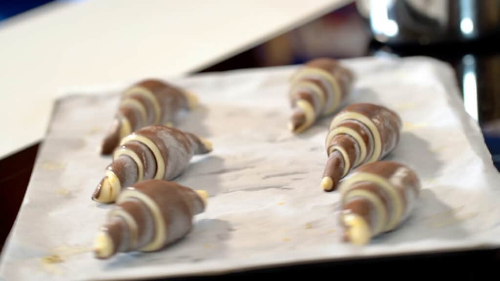 6 frozen bicolor croissants on baking tray