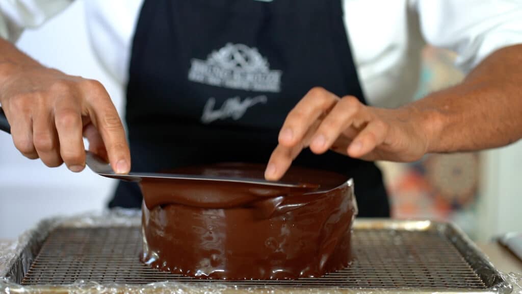 glazing chocolate cake