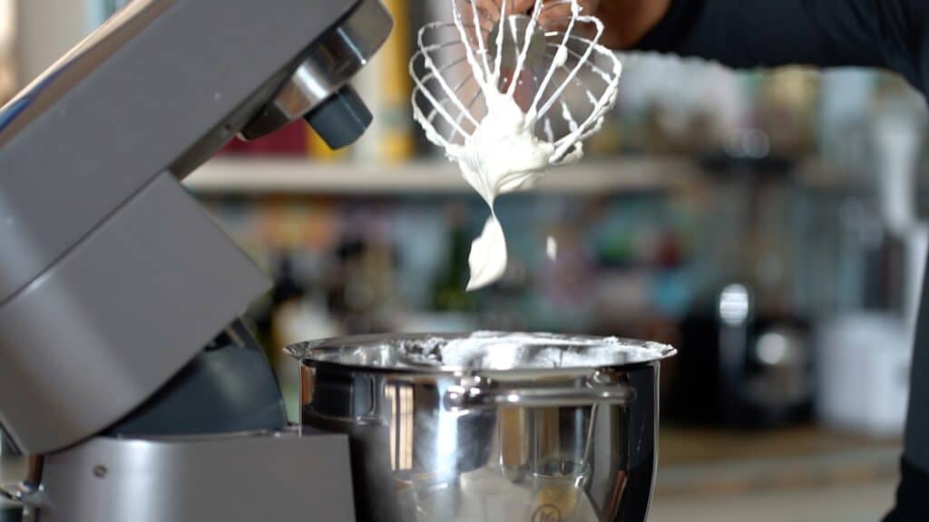 medium-peaks-whipped-cream