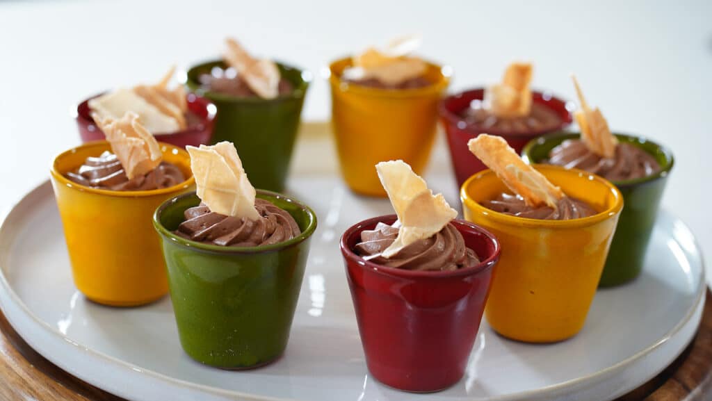 mousse au chocolat servi dans des tasses
