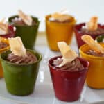 mousse au chocolat servi dans des tasses