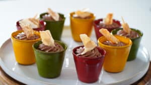 mousse au chocolat servi dans des tasses