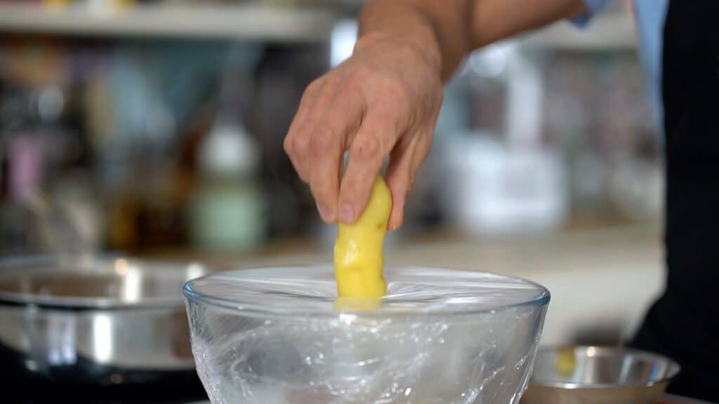 peeling ratte potatoes