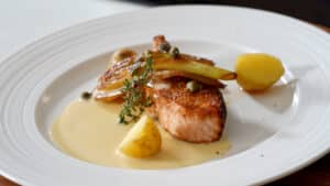 crispy salmon with champagne beurre blanc