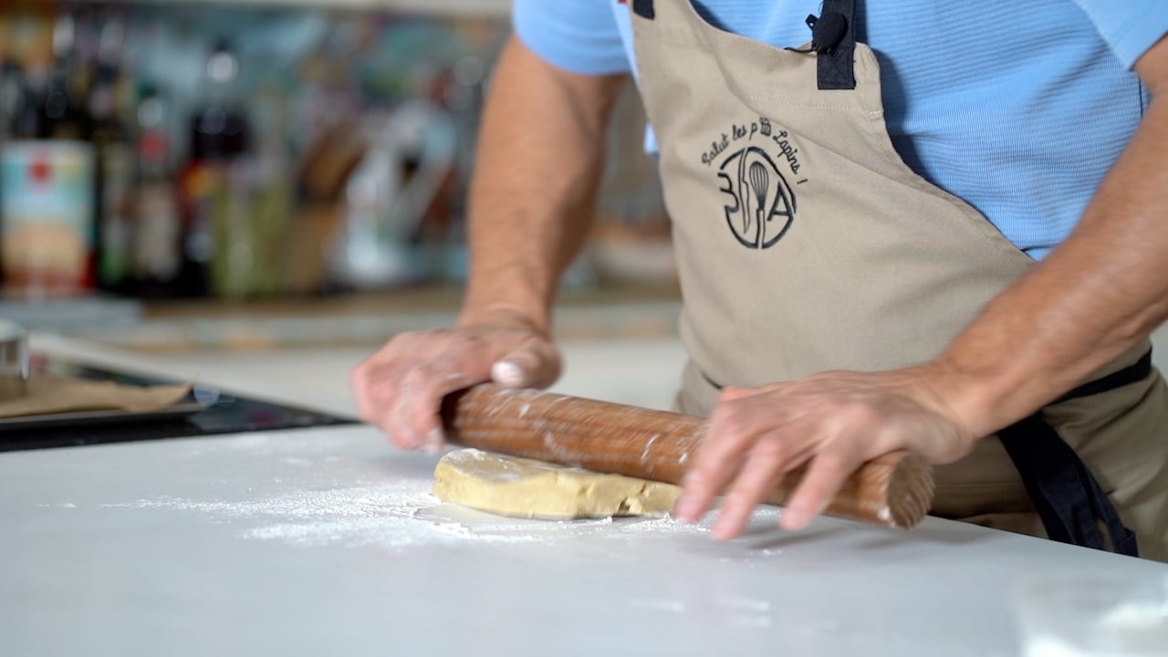 flattening quiche dough