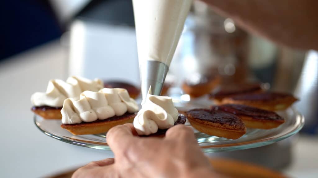 raspberry cassis tartlets montage