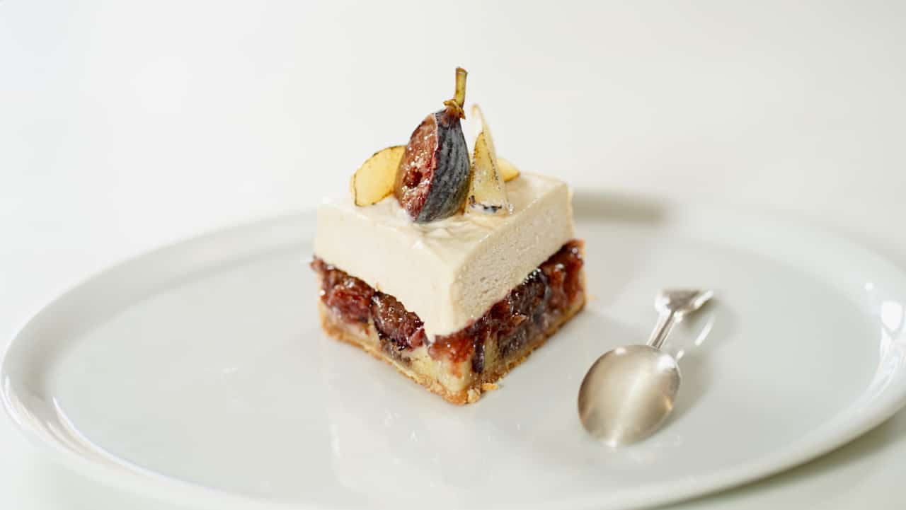 roasted pear and fig ice cream pie