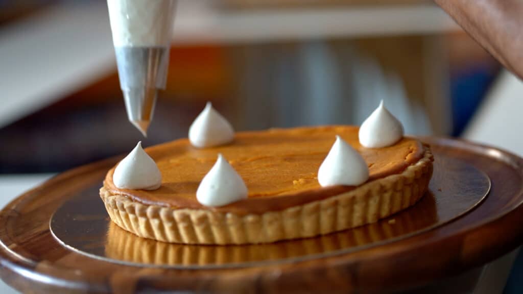 piping sweet potato pie